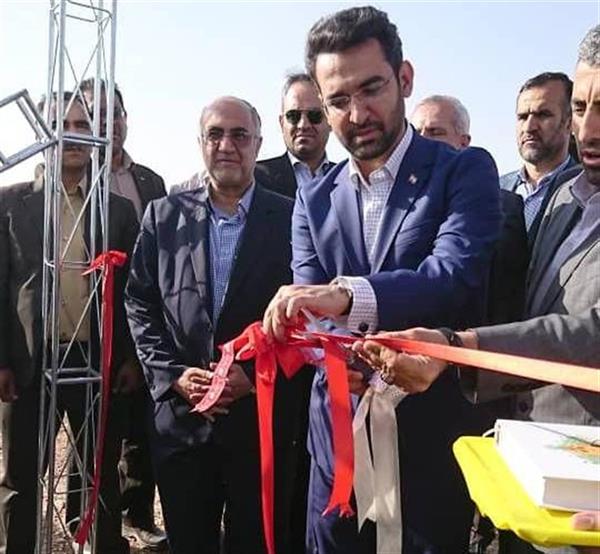 آذری جهرمی به وعده خود عمل کرد / ۲۶۲ روستا و ۷۰۰ کیلومتر از جاده های استان کرمان تحت پوشش شبکه تلفن همراه قرار گرفتند