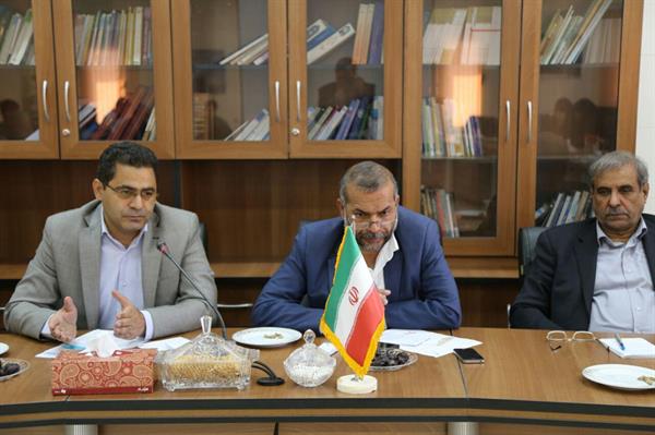 مسعود الهامی مدیرکل ارتباطات و فناوری اطلاعات استان خبرداد: لینک انتقال پهنای باند کرمان - بم شرکت مخابرات ٤ برابر افزایش ظرفیت داده شد.